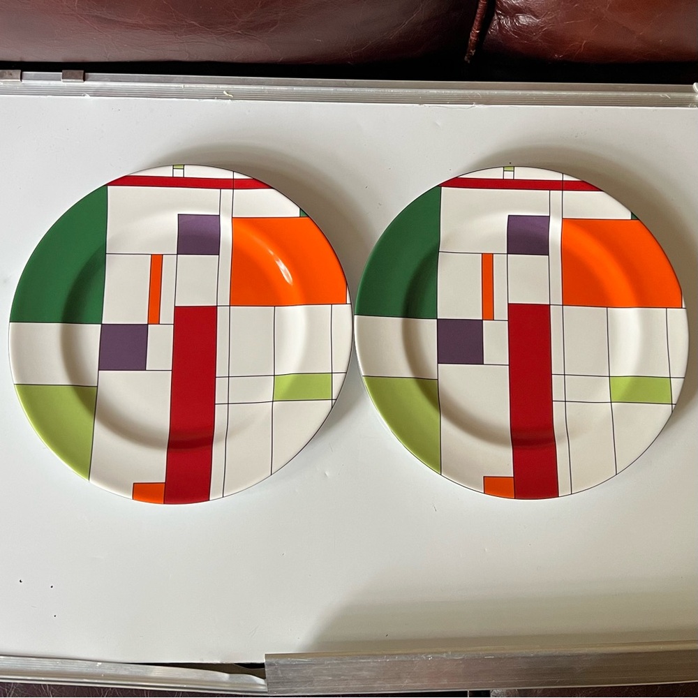 House Beautiful Color Wheel Set of 2 Ceramic Contemporary Abstract Plates 9”